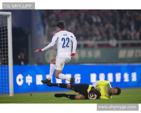 高清足球明星赛场瞬间捕捉展现运动魅力与激情的精彩画面